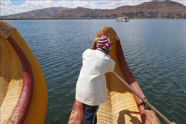 Besök hos Uros-folket i Titicacasjön