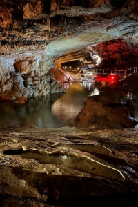 Sol och bad i Neum i Bosnien och Hercegovina med Singelresor. Vjetrenica grottan