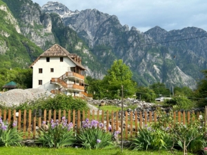 Bergsvandring i Albanien med Singelresor