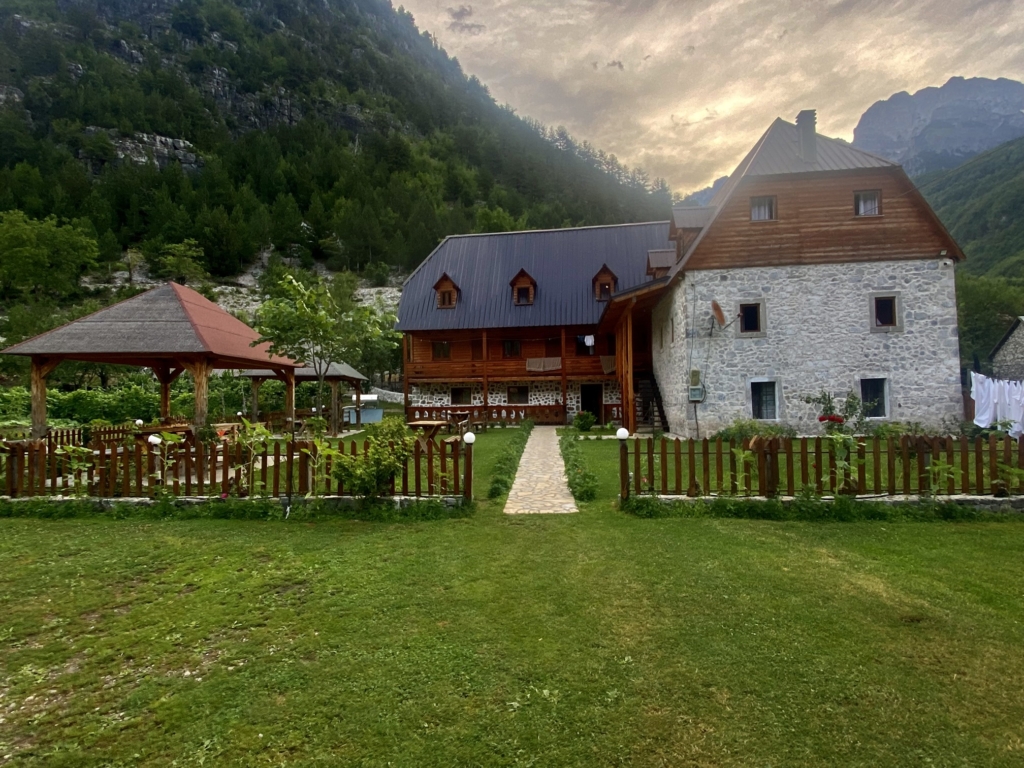 Bergsvandring i Albanien med Singelresor