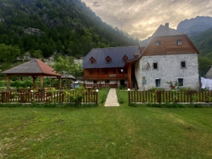 Bergsvandring i Albanien med Singelresor