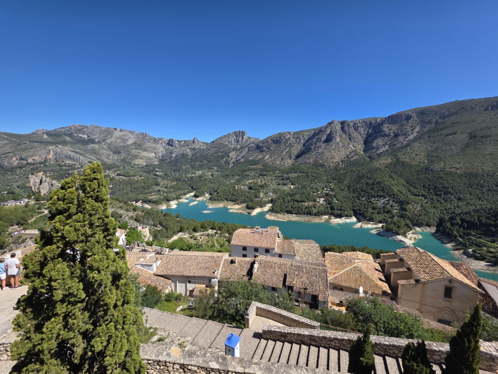Möt våren på vackra Costa Blanca i Spanien